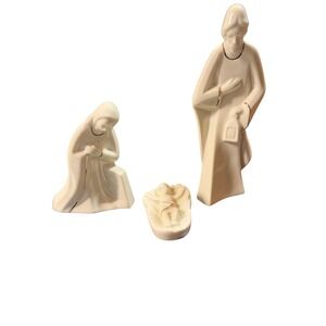 Mikasa Porcelain Nativity Set 3 Piece Holy Family Gold Trim KT421/395 Cream